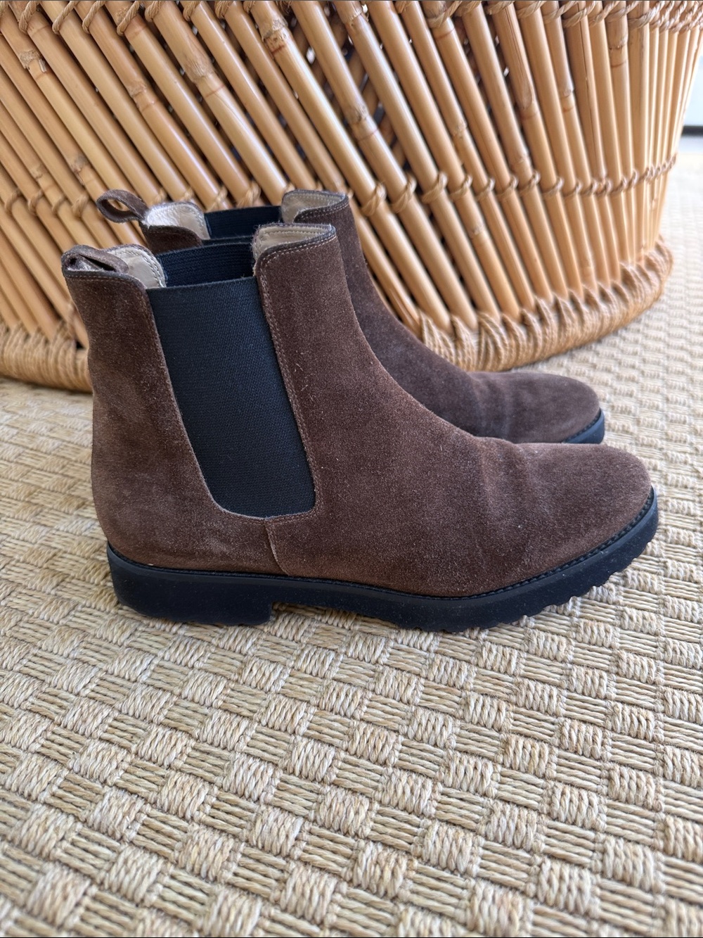 ANN MASHBURN Brown Suede Chelsea Booties 39